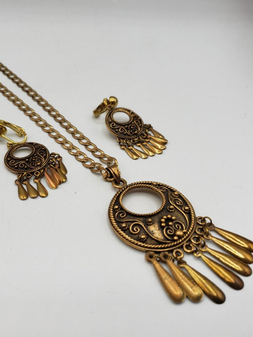 Bellezza Necklace & Earrings Set Italy KA1772 Chandelier Style Gold Tone Metal